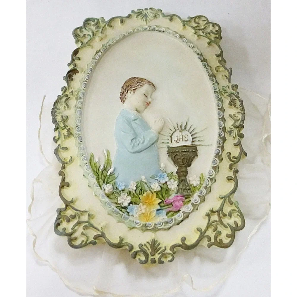 Vtg plaque wall decor praying boy  girl resin set of‎ two religion  cottagecore